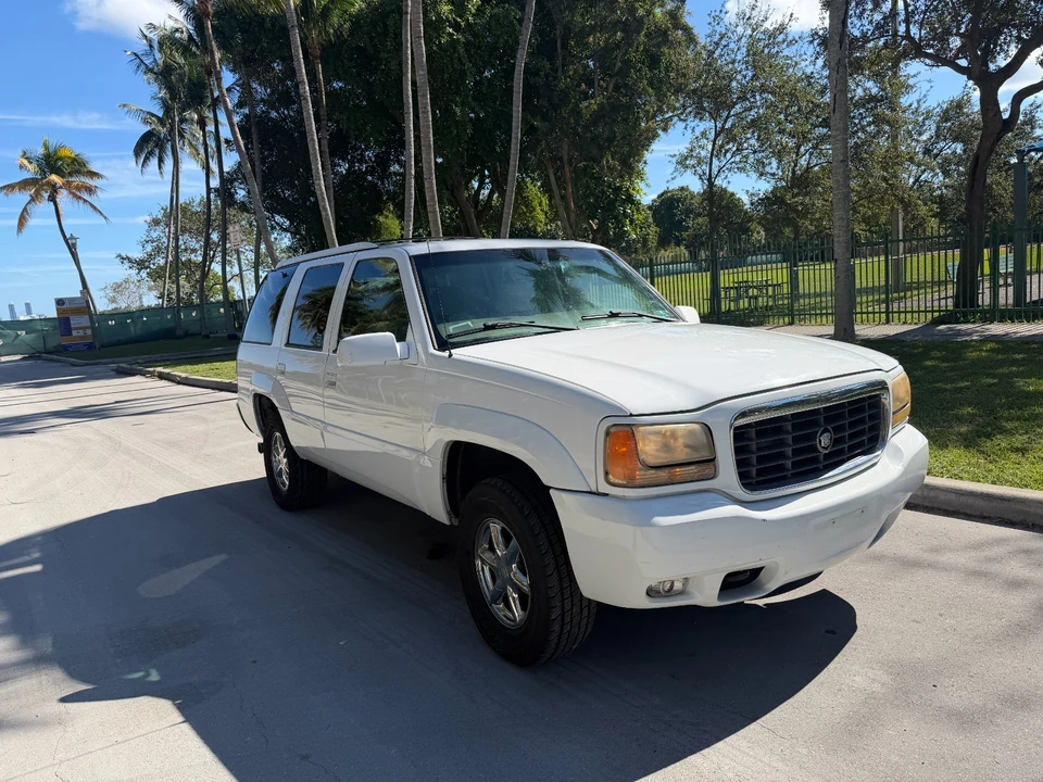 2000 Cadillac Escalade 1st Gen - Image 10 of 21