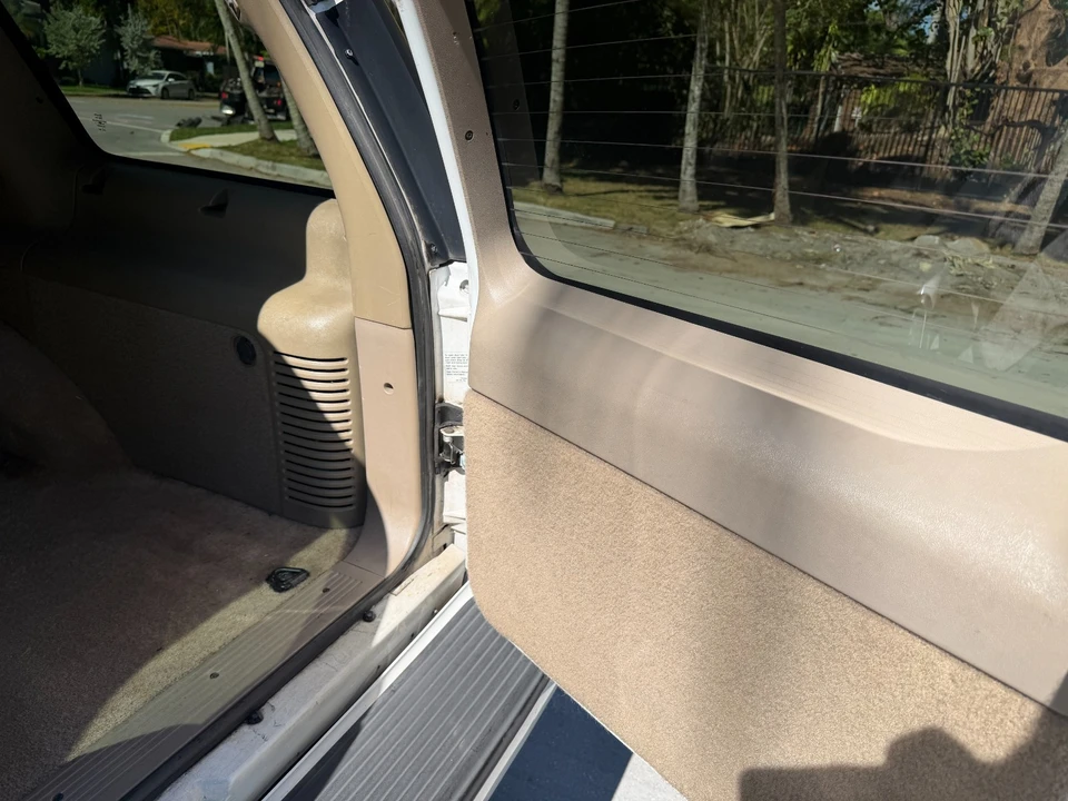 2000 Cadillac Escalade 1st Gen - Image 14 of 21