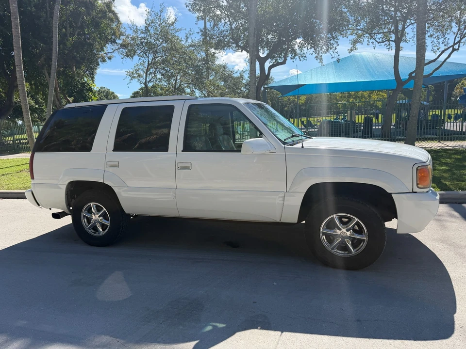 2000 Cadillac Escalade 1st Gen - Image 11 of 21