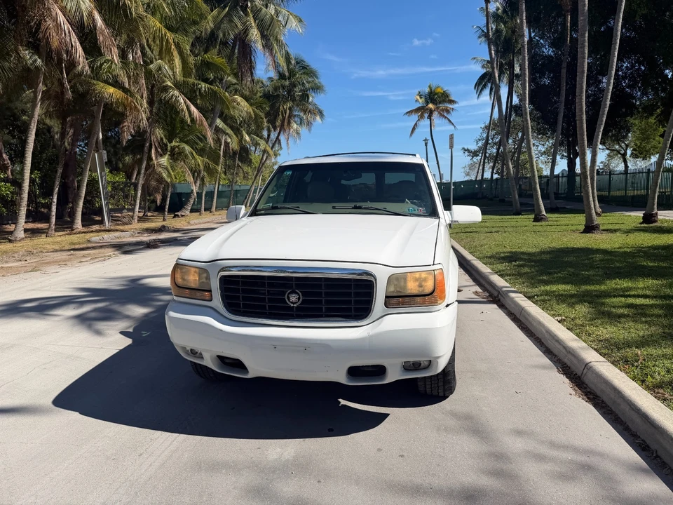 2000 Cadillac Escalade 1st Gen - Image 9 of 21