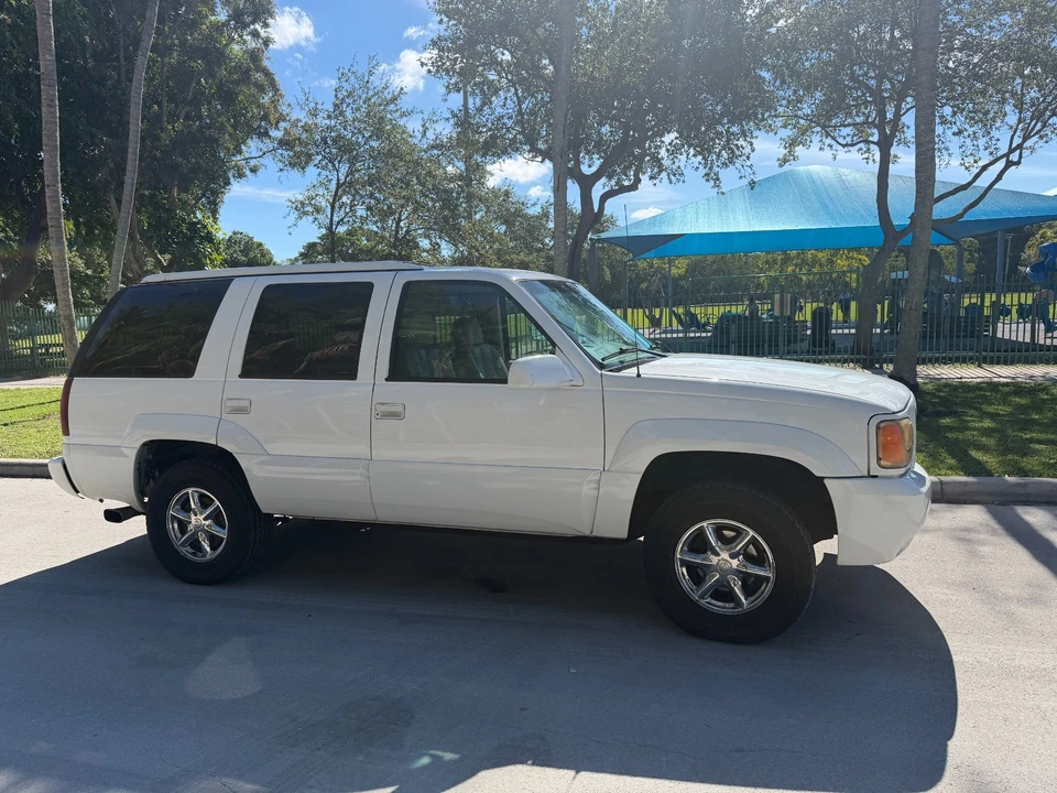 2000 Cadillac Escalade 1st Gen - Image 2 of 21