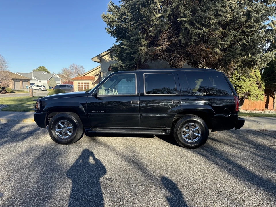 2000 Cadillac Escalade 1st Gen - Image 2 of 21