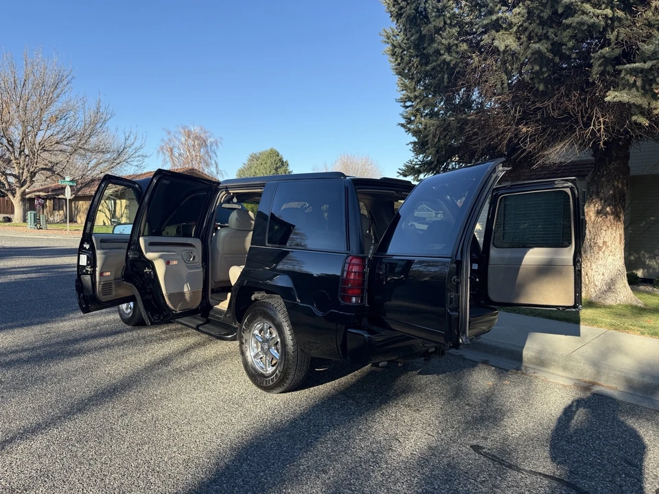 2000 Cadillac Escalade 1st Gen - Image 18 of 21