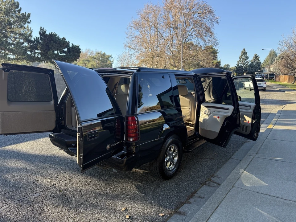 2000 Cadillac Escalade 1st Gen - Image 19 of 21