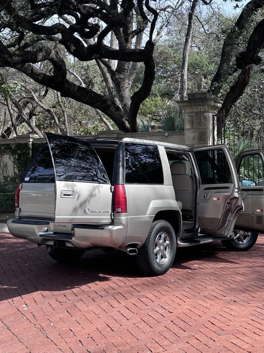 2000 Cadillac Escalade 1st Gen - Image 9 of 21
