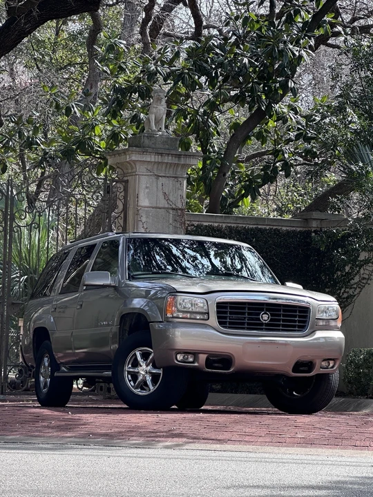 2000 Cadillac Escalade 1st Gen - Image 4 of 21