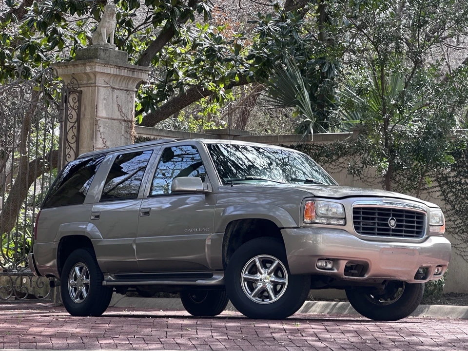 2000 Cadillac Escalade 1st Gen - Image 3 of 21