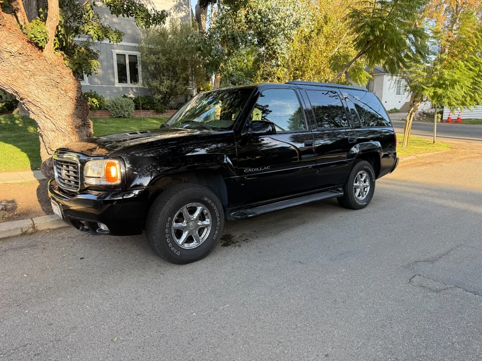 2000 Cadillac Escalade 1st Gen - Image 9 of 21