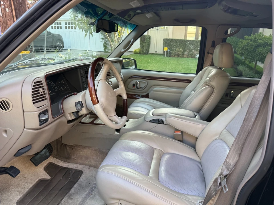 2000 Cadillac Escalade 1st Gen - Image 2 of 21