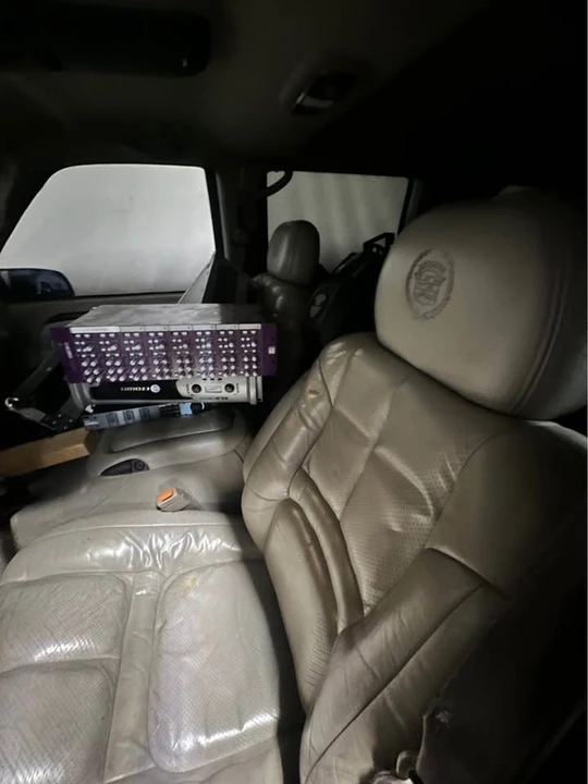 2000 Cadillac Escalade 1st Gen - Image 3 of 3