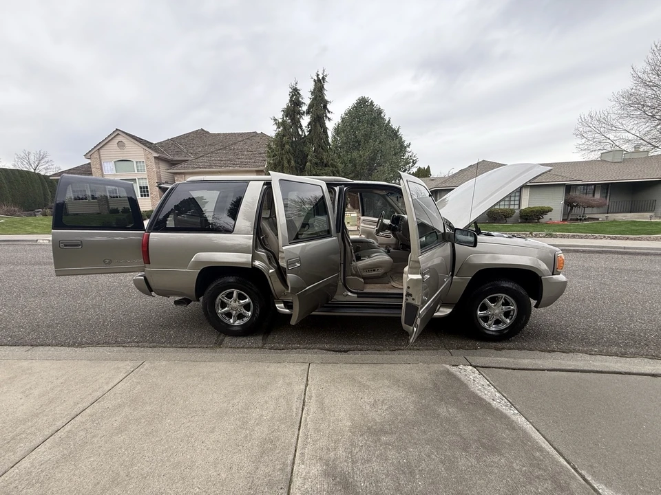 2000 Cadillac Escalade 1st Gen - Image 15 of 21
