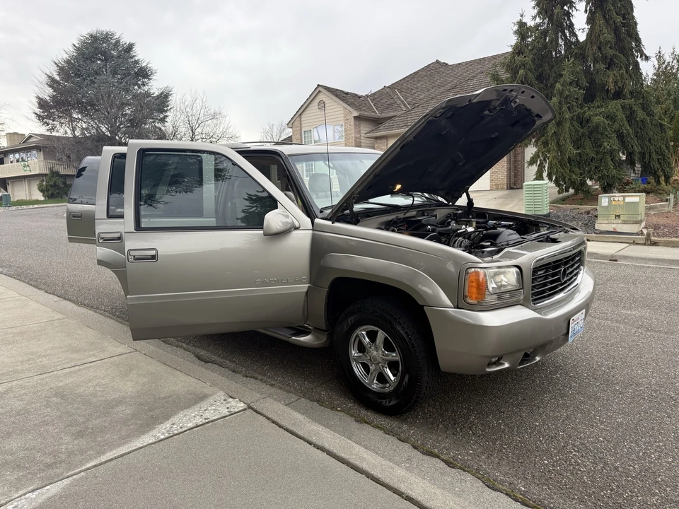 2000 Cadillac Escalade 1st Gen - Image 16 of 21