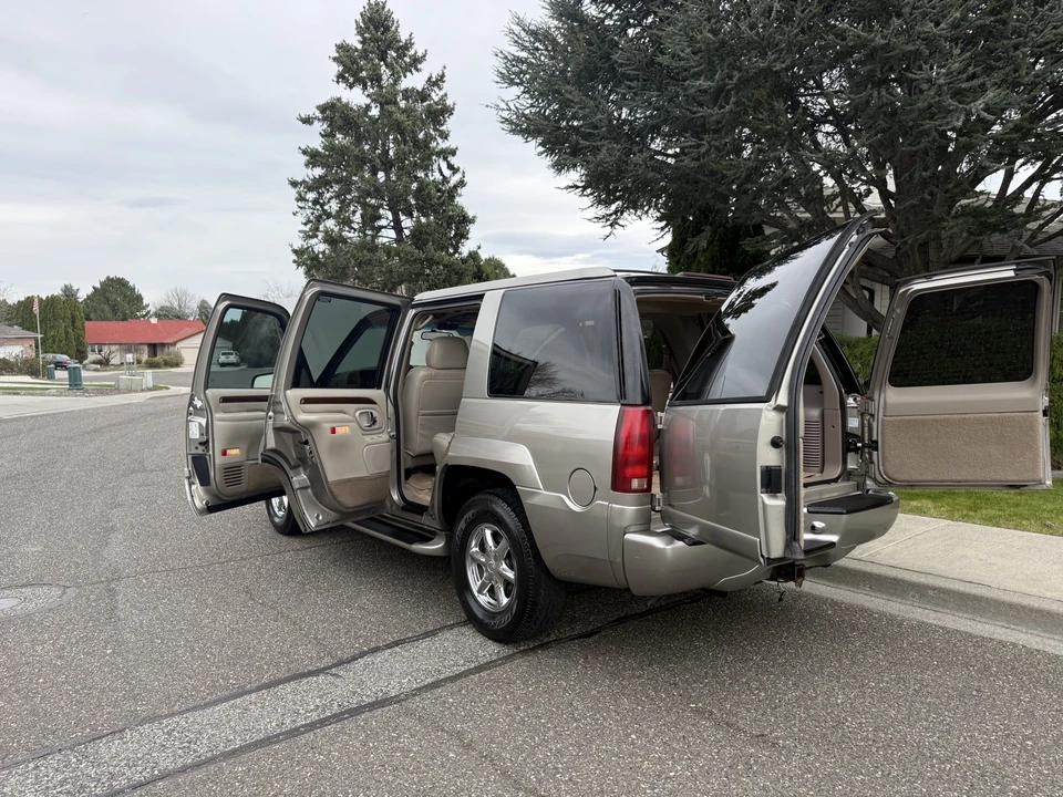 2000 Cadillac Escalade 1st Gen - Image 12 of 21