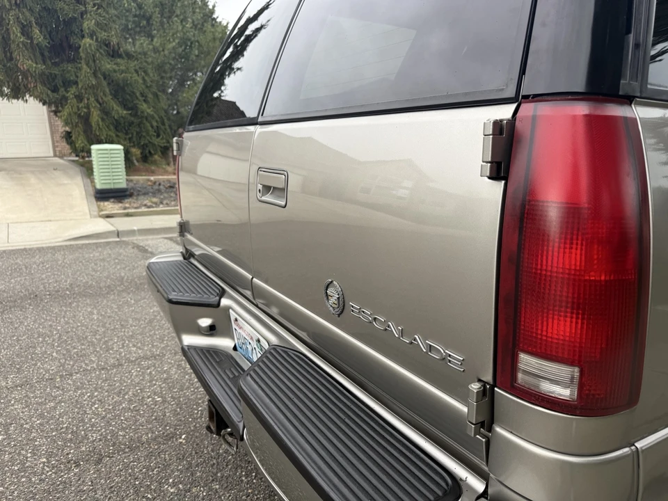 2000 Cadillac Escalade 1st Gen - Image 20 of 21