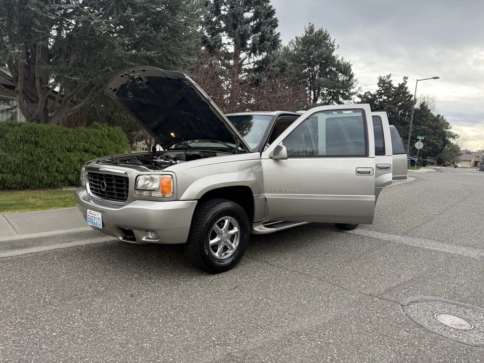 2000 Cadillac Escalade 1st Gen - Image 10 of 21