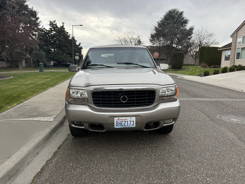 2000 Cadillac Escalade 1st Gen - Image 9 of 21