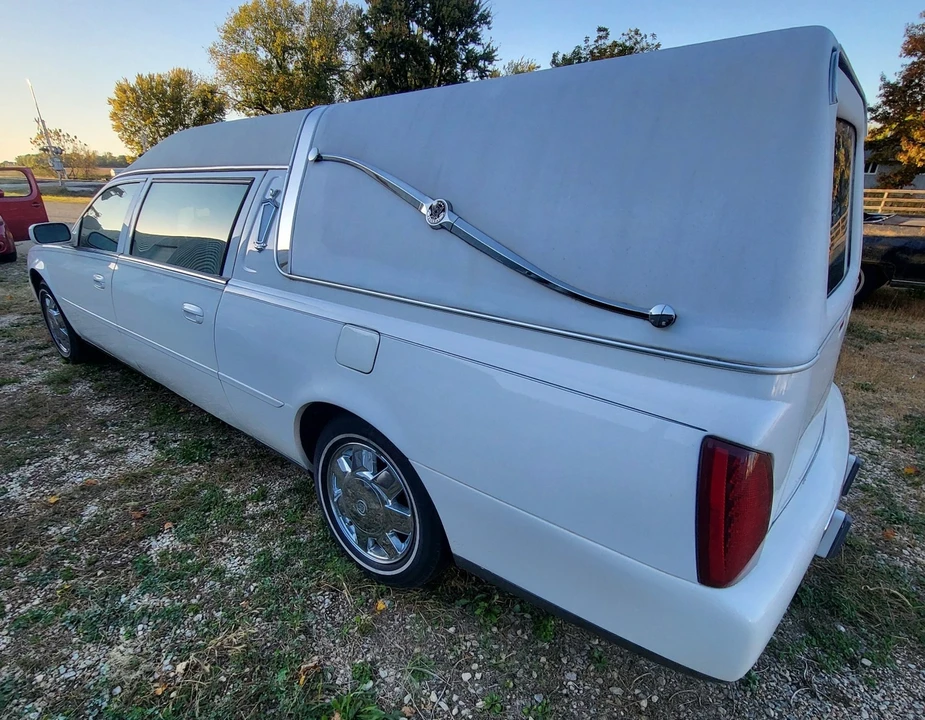2000 Cadillac Fleetwood - Image 4 of 20