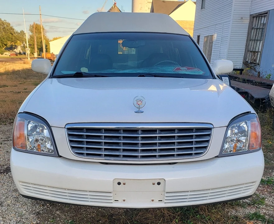 2000 Cadillac Fleetwood - Image 2 of 20