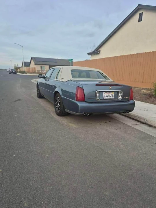 2000 Cadillac DeVille 8th Gen - Image 3 of 8