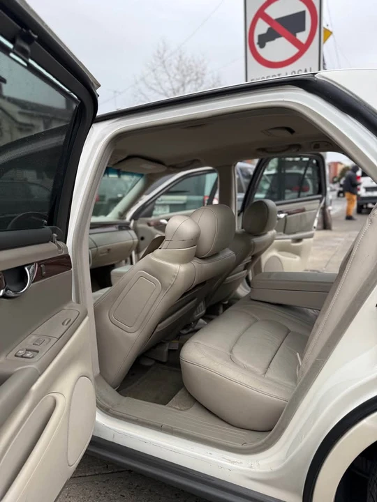 2000 Cadillac DeVille 8th Gen - Image 8 of 11