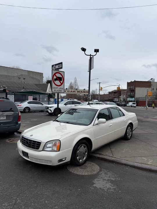 2000 Cadillac DeVille 8th Gen - Image 2 of 11