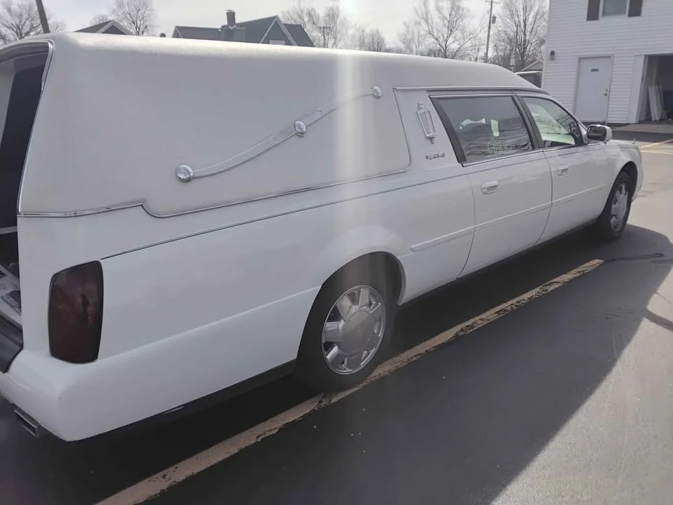 2000 Cadillac DeVille 8th Gen - Image 2 of 16