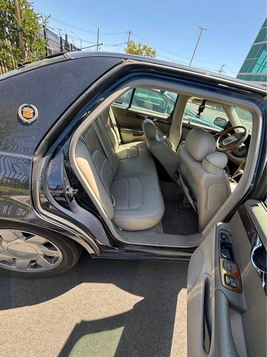 2000 Cadillac DTS - Image 2 of 6