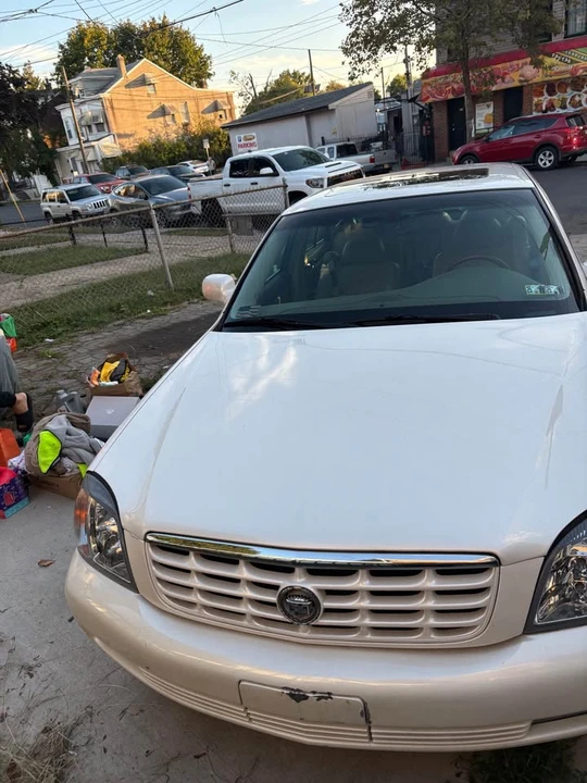 2000 Cadillac DTS - Image 2 of 18