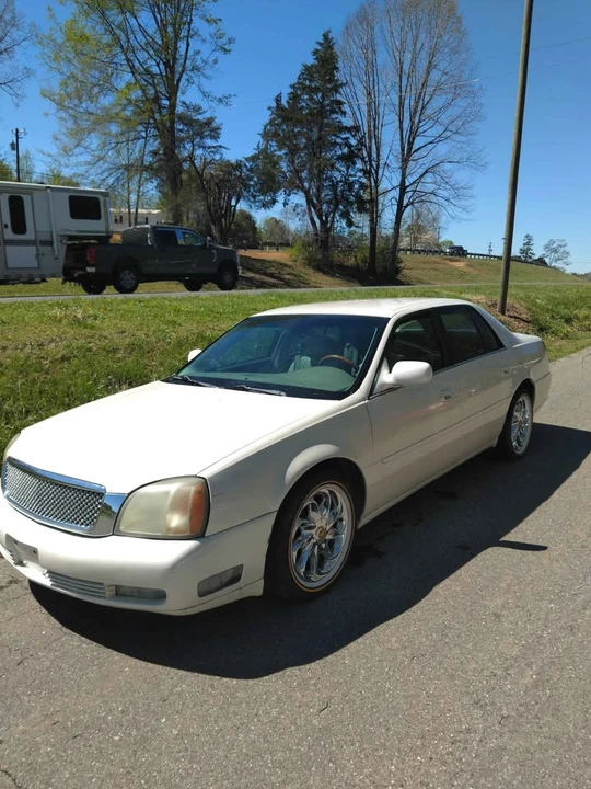 2000 Cadillac DTS - Image 2 of 3