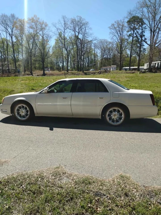 2000 Cadillac DTS - Image 3 of 3