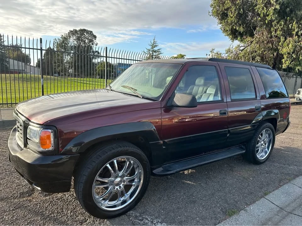 2000 Cadillac Escalade 1st Gen - Image 10 of 17