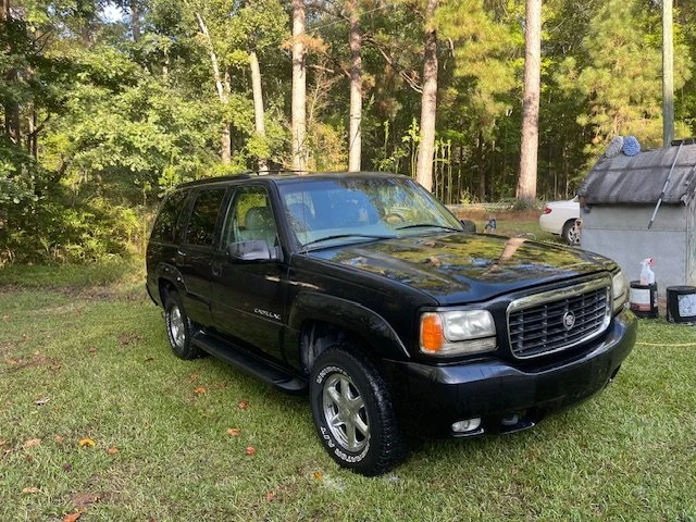 2000 Cadillac Escalade 1st Gen - Image 2 of 7