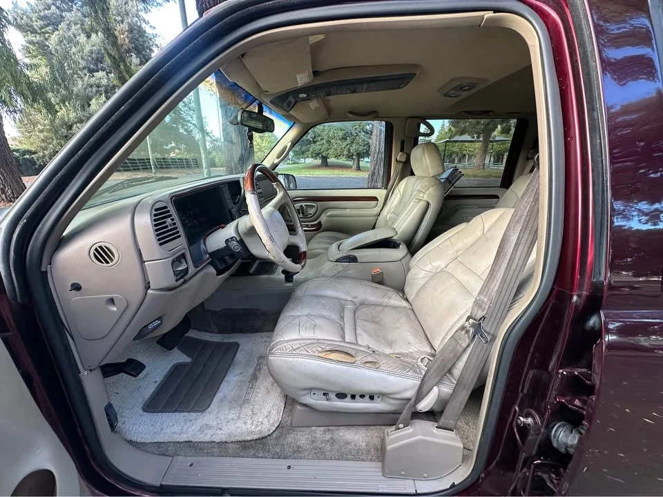 2000 Cadillac Escalade 1st Gen - Image 13 of 17