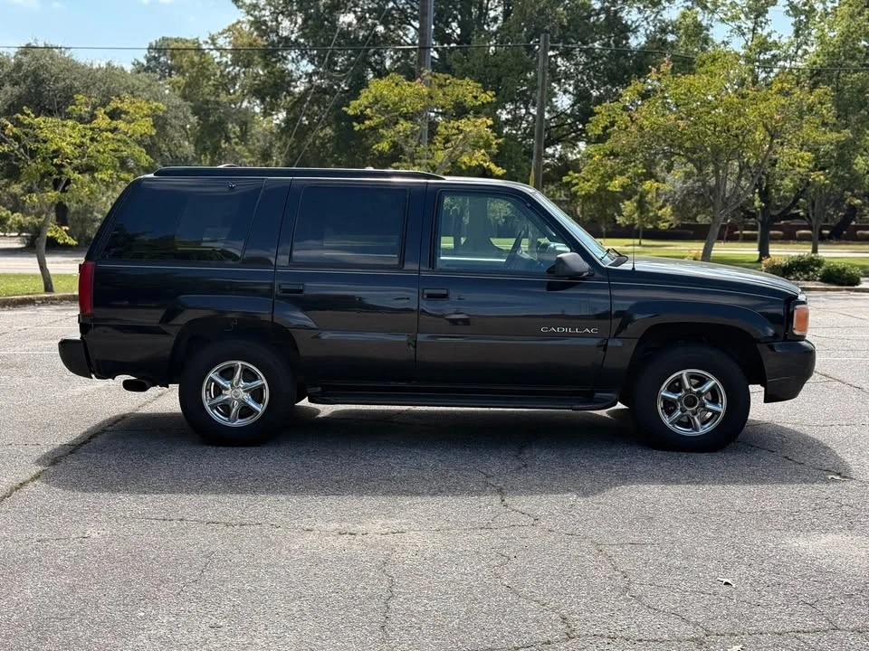 2000 Cadillac Escalade 1st Gen - Image 2 of 11