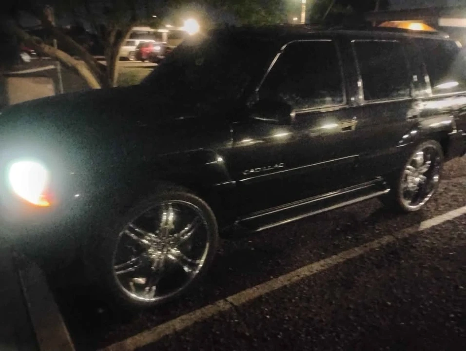 2000 Cadillac Escalade 1st Gen - Image 5 of 5