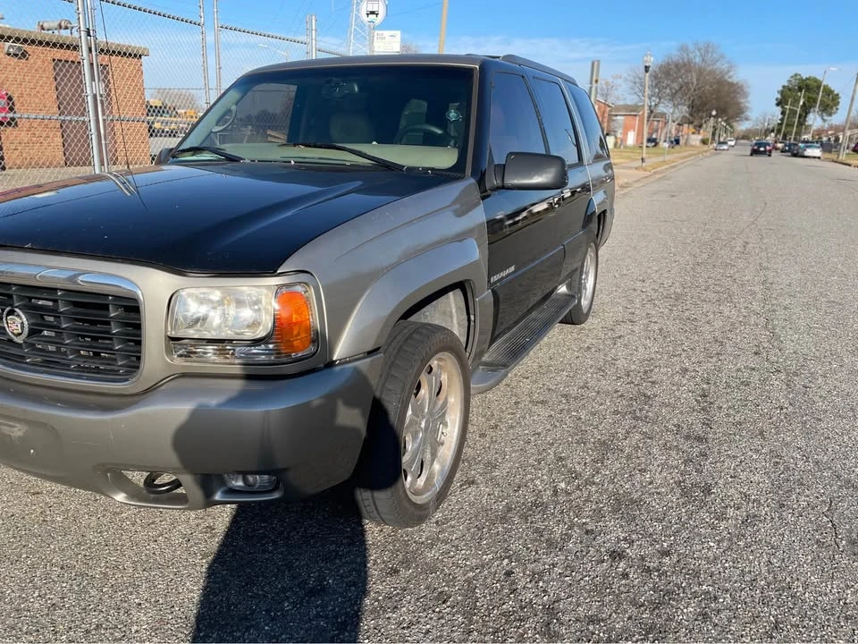 2000 Cadillac Escalade 1st Gen - Image 4 of 5