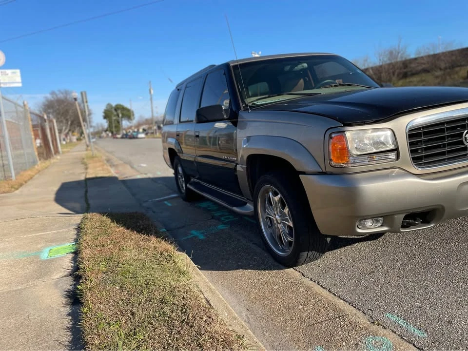 2000 Cadillac Escalade 1st Gen - Image 3 of 5