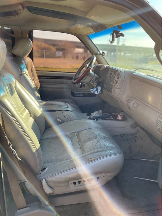 2000 Cadillac Escalade 1st Gen - Image 5 of 5
