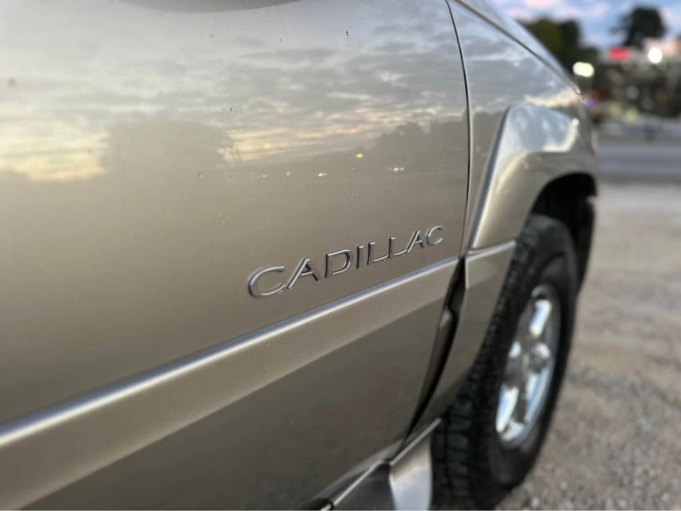 2000 Cadillac Escalade 1st Gen - Image 9 of 18