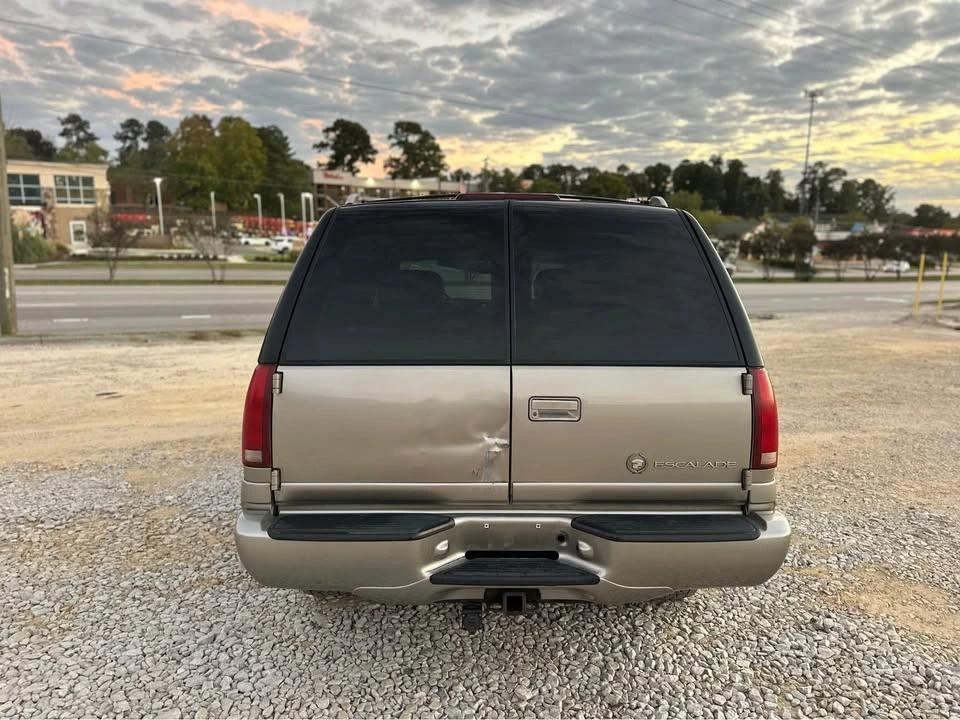 2000 Cadillac Escalade 1st Gen - Image 16 of 18