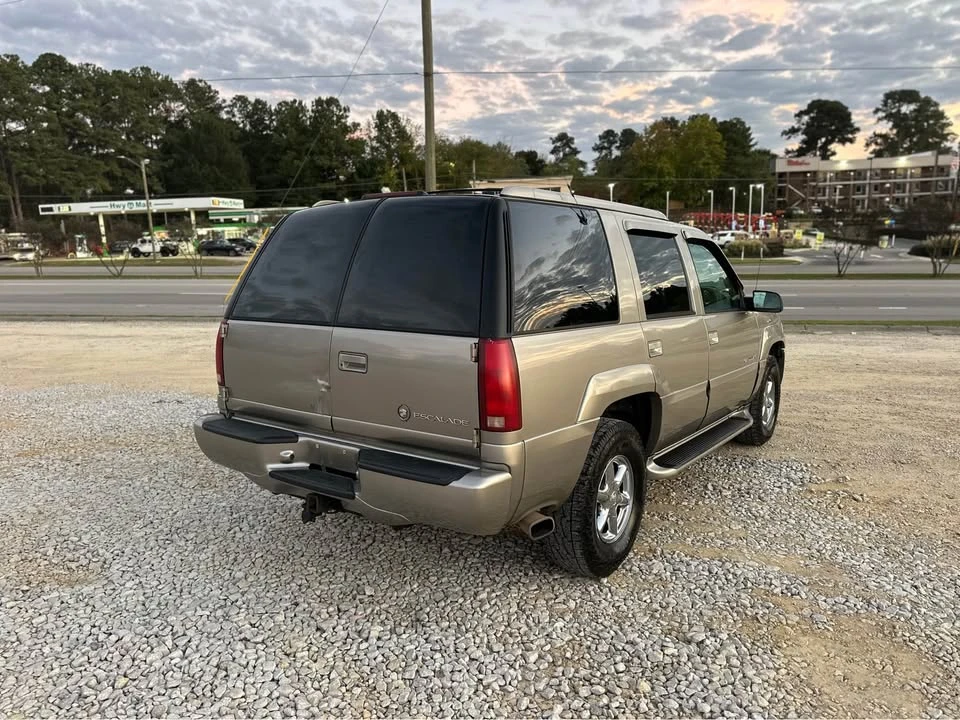 2000 Cadillac Escalade 1st Gen - Image 15 of 18