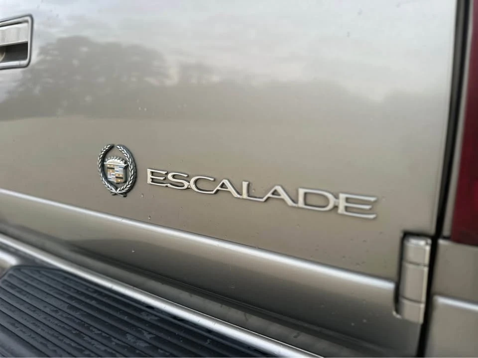 2000 Cadillac Escalade 1st Gen - Image 14 of 18