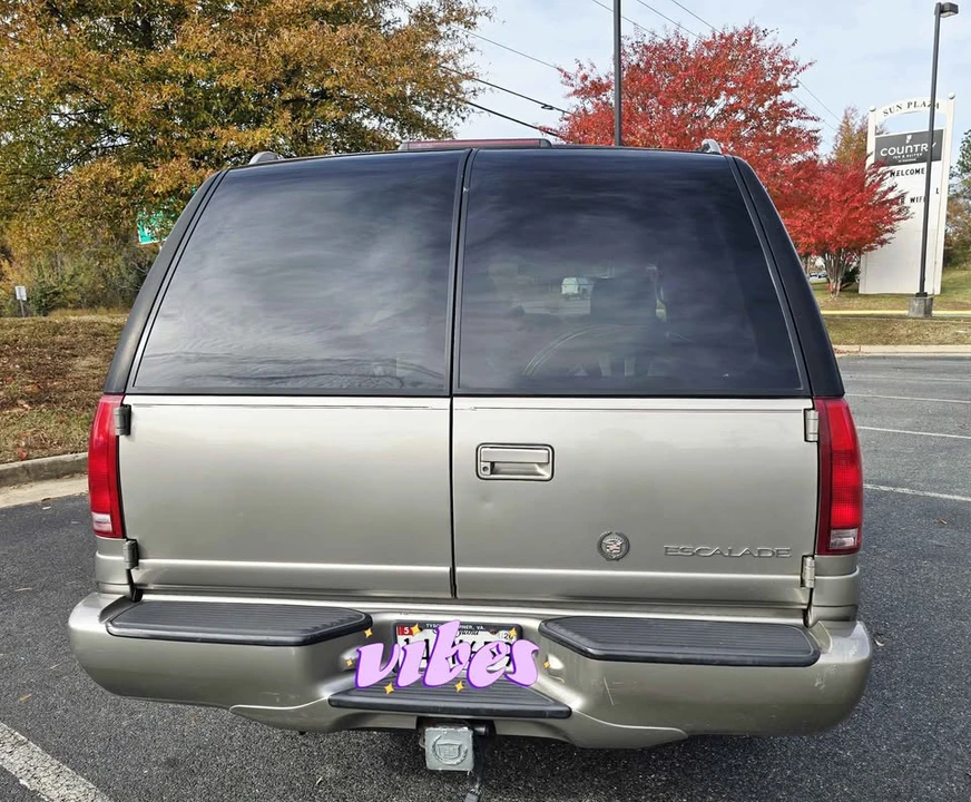 2000 Cadillac Escalade 1st Gen - Image 5 of 12