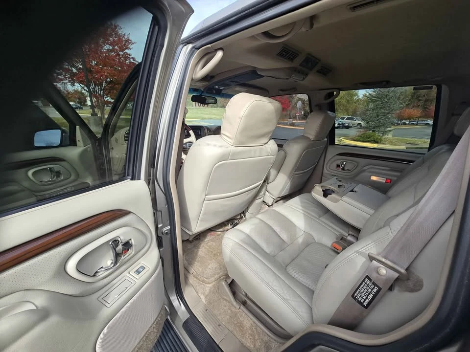 2000 Cadillac Escalade 1st Gen - Image 10 of 12