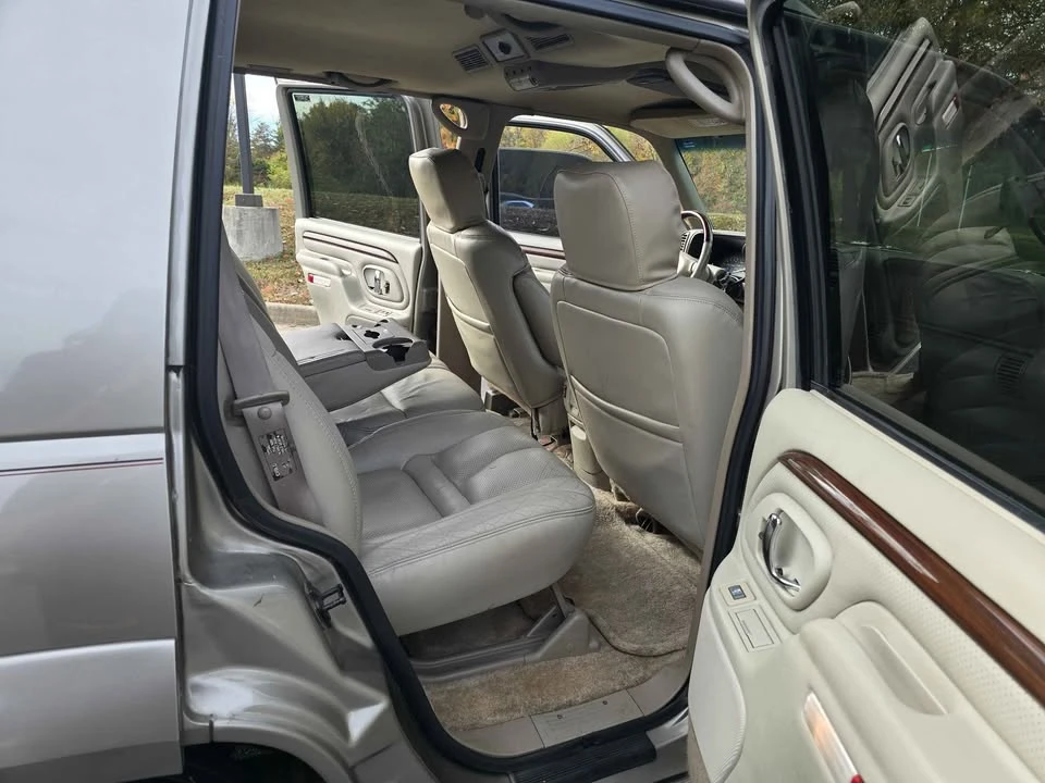 2000 Cadillac Escalade 1st Gen - Image 11 of 12