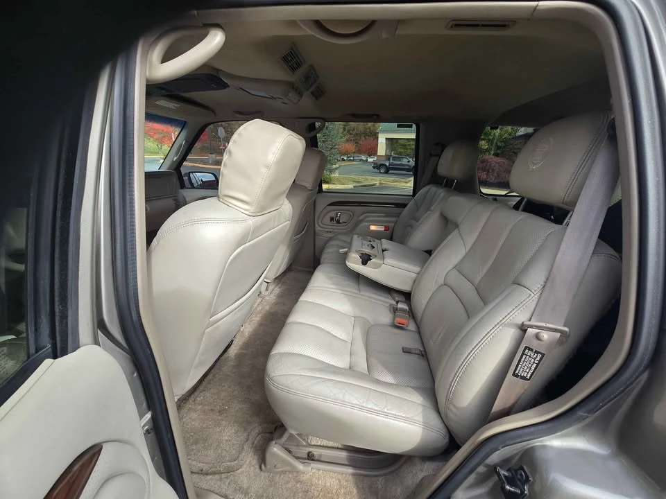 2000 Cadillac Escalade 1st Gen - Image 9 of 12