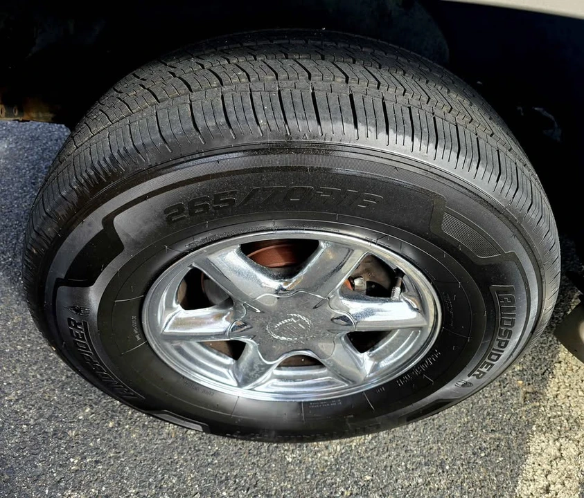 2000 Cadillac Escalade 1st Gen - Image 6 of 12