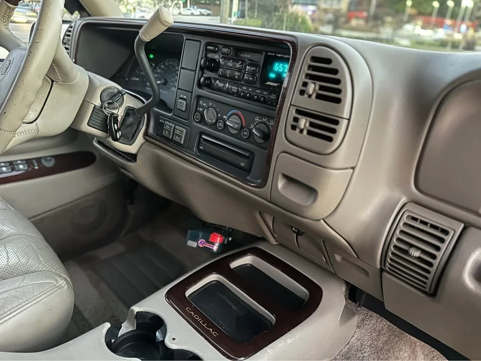 2000 Cadillac Escalade 1st Gen - Image 4 of 11