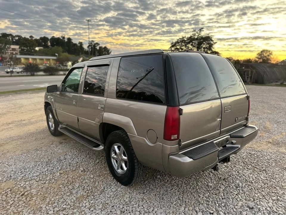 2000 Cadillac Escalade 1st Gen - Image 10 of 11
