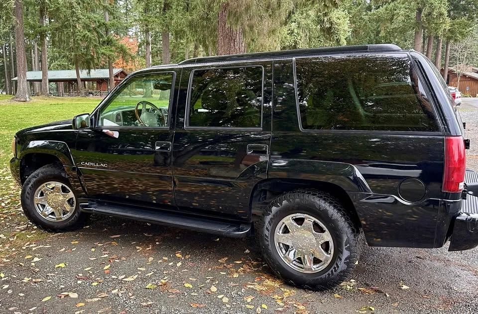2000 Cadillac Escalade 1st Gen - Image 3 of 9